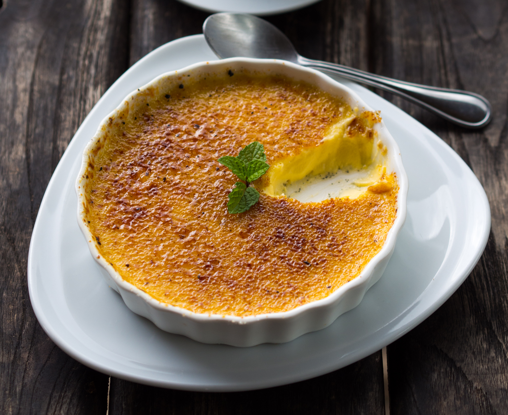 Creme brulee : a Wonderful traditional French dessert