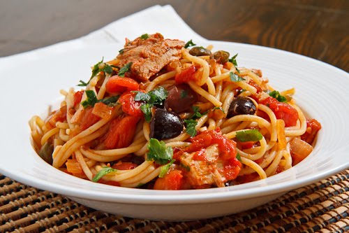 Rich and easy pasta recipe of Macaroni with tuna and tomato