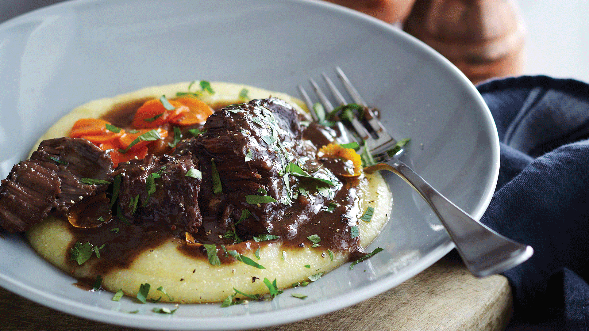 Recipe for veal cheeks in sauce with creamy polenta